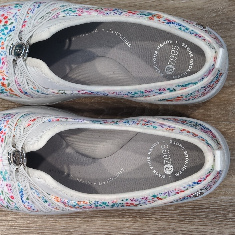 🩷💛💚💙❤️NIB Bzees White Floral Colorful Women's slip on Shoes sz 7M🩷💛💚💙❤️ - Picture 5 of 13